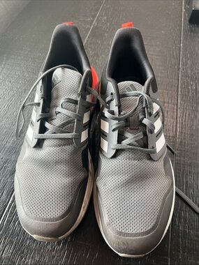 adidas Men's Gray Athletic Sneakers with White Stripes and Red Heel Tabs